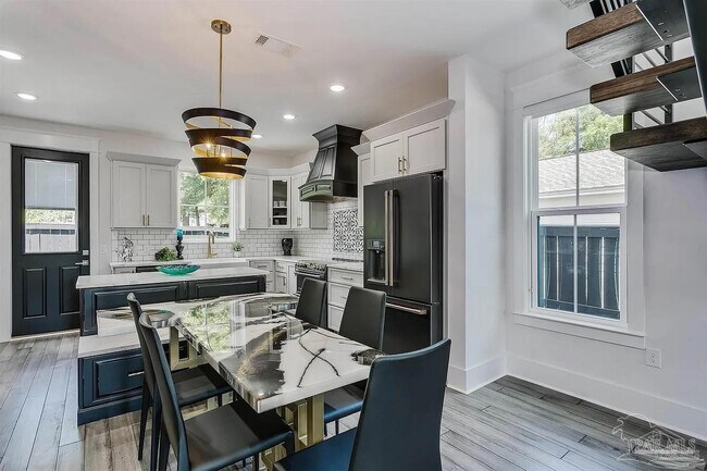 Foto del edificio - 314 E Belmont St