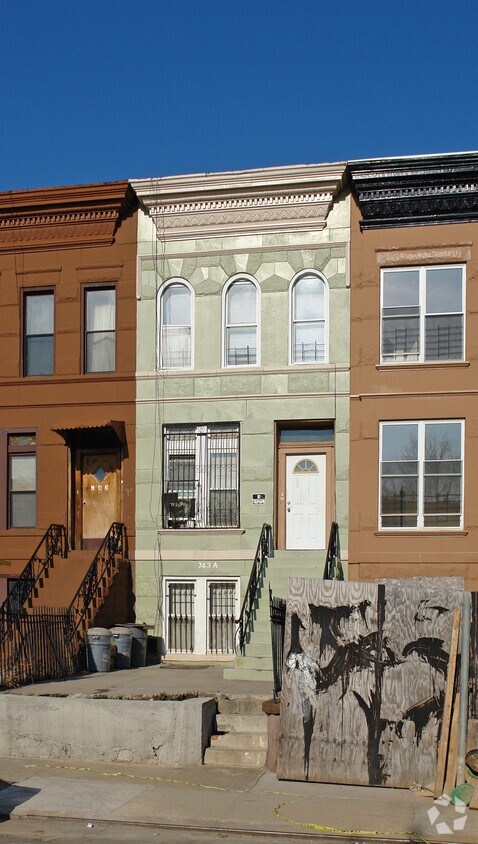 Building Photo - 743A Lexington Ave