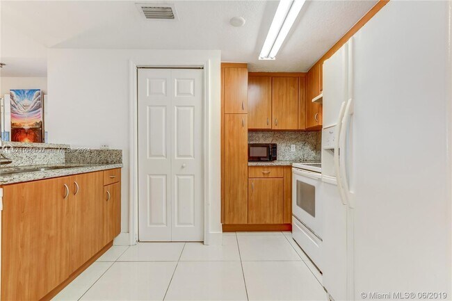 Foto del edificio - 1650 Coral Wy