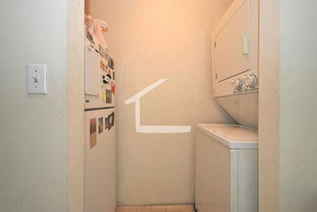 Foto del edificio - Central heat/AC, In Unit Washer/Dryer, clo...