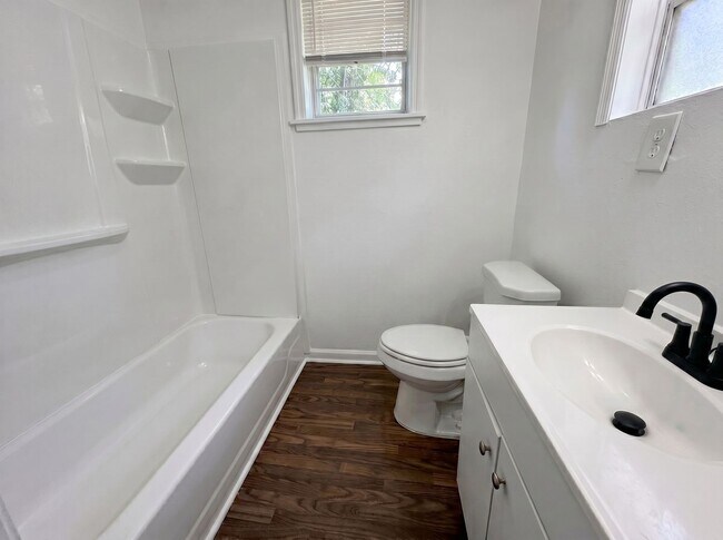 Building Photo - Charming 4BR Home with Large Yard