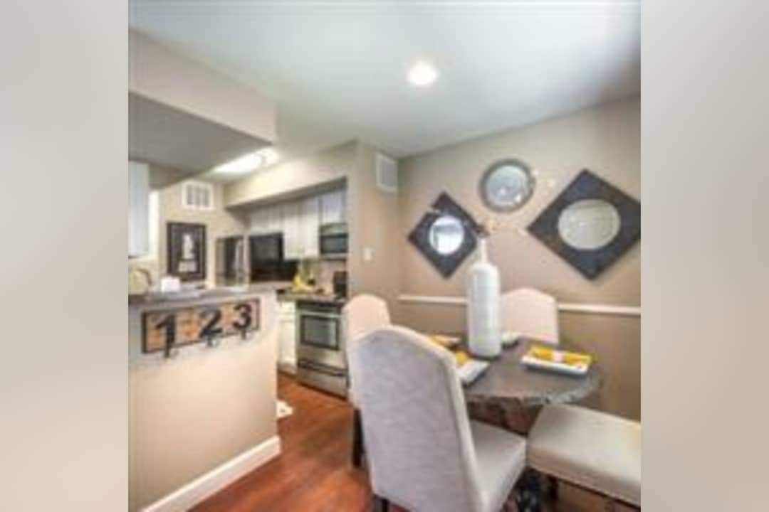 Foto principal - 5300 Keller Springs Rd