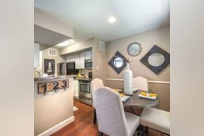 Foto del edificio - 5300 Keller Springs Rd