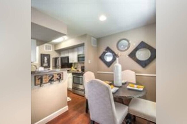 Foto del edificio - 5300 Keller Springs Rd