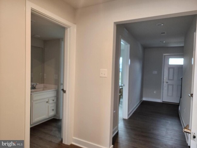 Foto del edificio - 321 E Cochran St