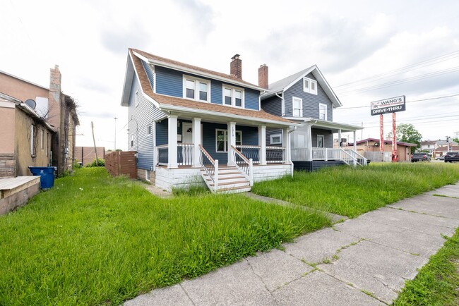 Building Photo - Beautifully Renovated 2-Bedroom Single Fam...