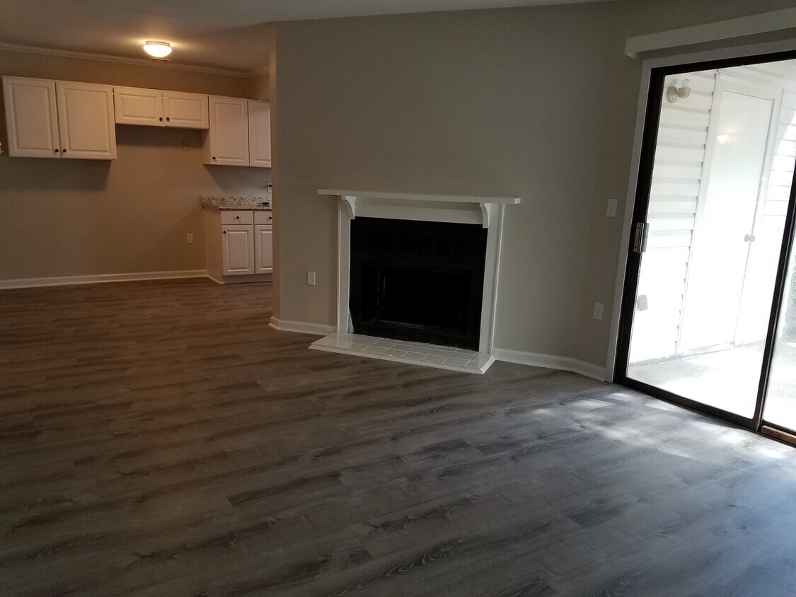 Foto principal - 4803 Spring Lake Dr