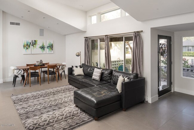 Foto del edificio - 4610 E Pinchot Ave