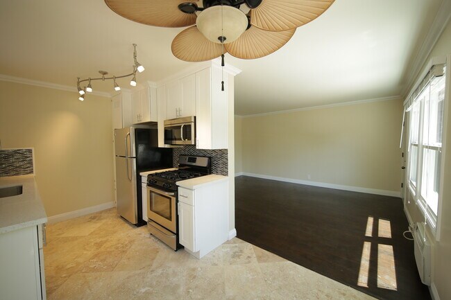 Foto del edificio - 4327 Clinton St