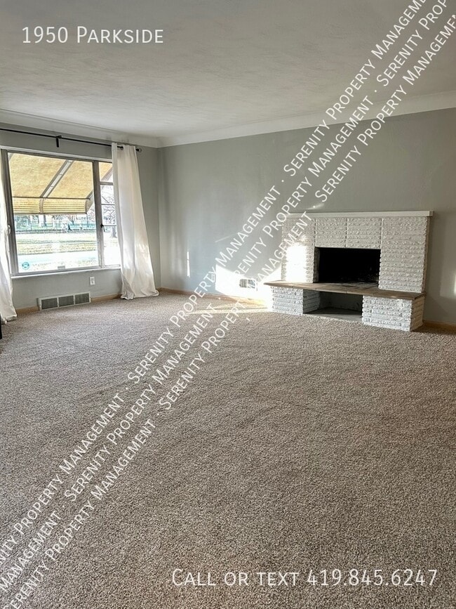 Building Photo - Spacious 4 Bedroom Available Now!