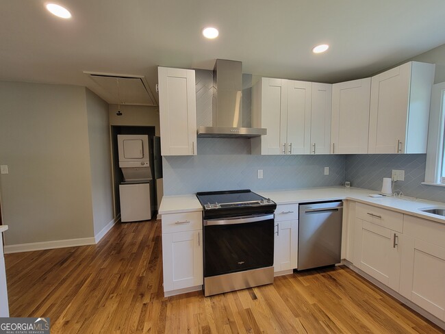 Building Photo - 2070 Black Fox Dr NE