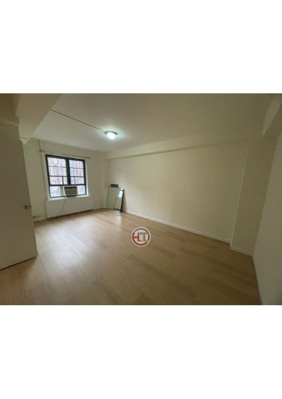 Building Photo - 1560 Metropolitan Ave