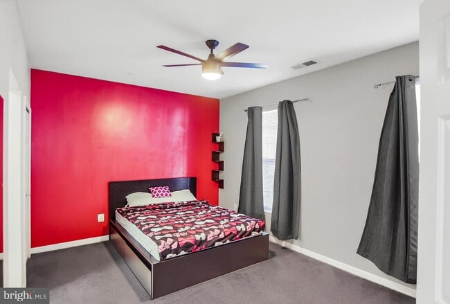 Foto del edificio - 5003 Hollington Dr