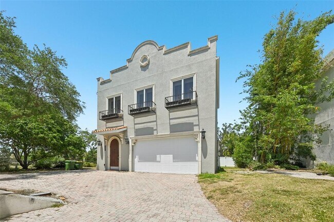 Building Photo - 2221 Bahia Vista St