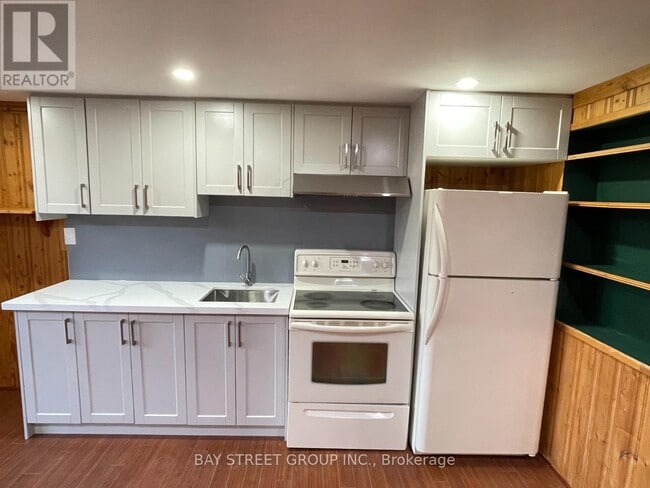 Building Photo - 882 Southdown Dr