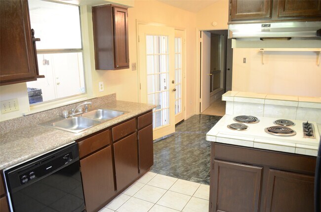 Foto del edificio - 10807 Emery Dr