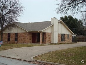 Building Photo - 5708 Cancun Dr