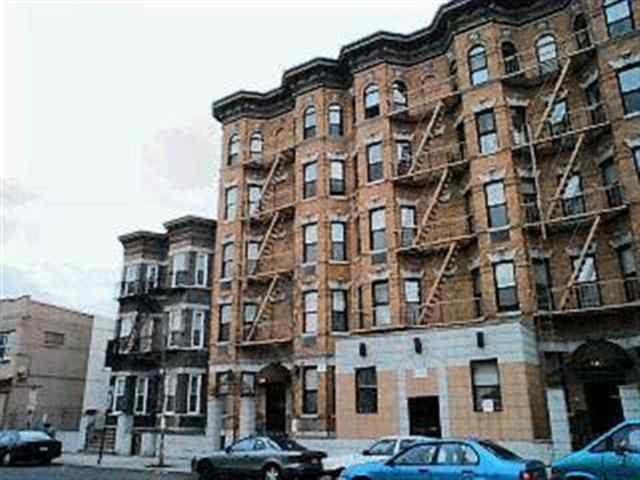 Building Photo - 222 48th St