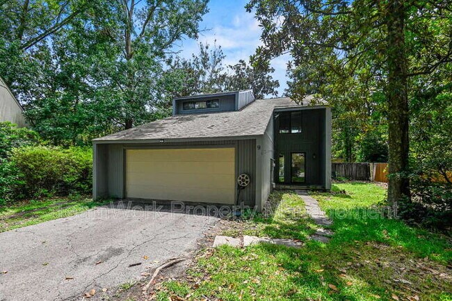 Building Photo - 9 Stallion Ct