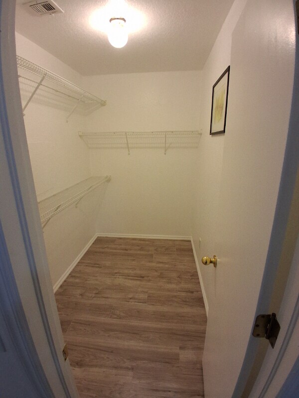 Foto del edificio - 2 Cloverdale and Wheatland