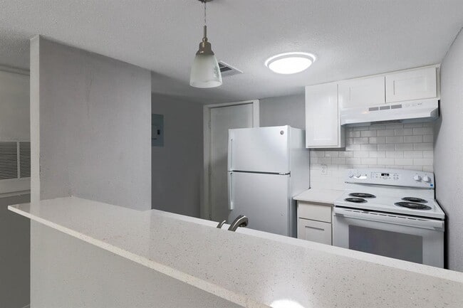 Building Photo - 1600 West Ave