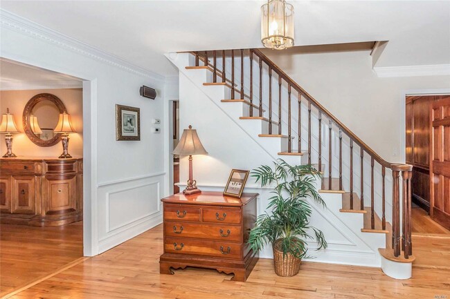 Building Photo - 343 Oyster Bay Road