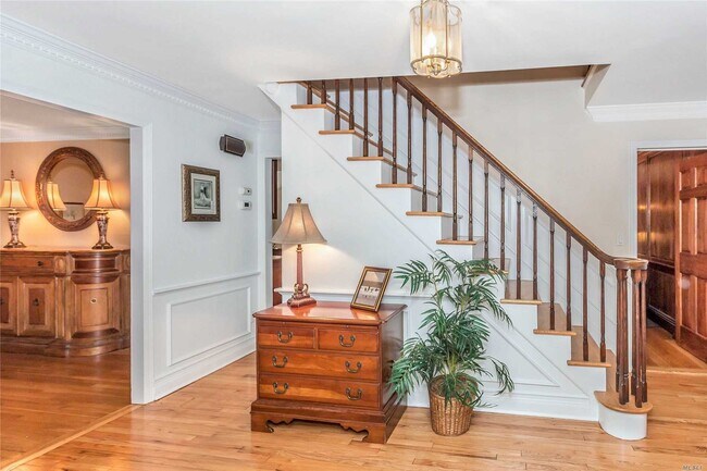 Foto del edificio - 343 Oyster Bay Road
