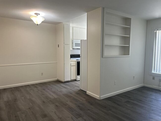 Building Photo - 4443 Kansas St