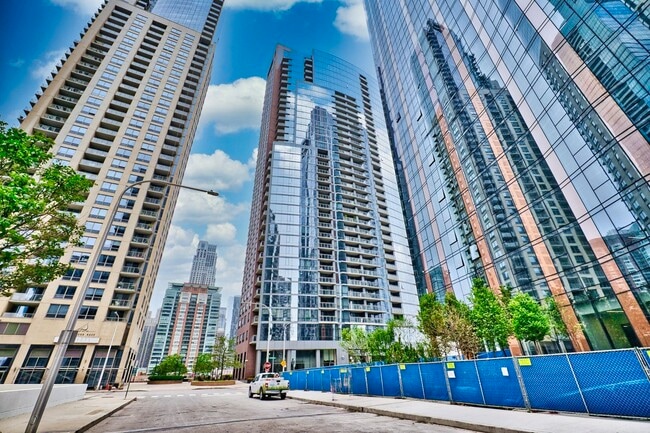 Building Photo - 450 E Waterside Dr
