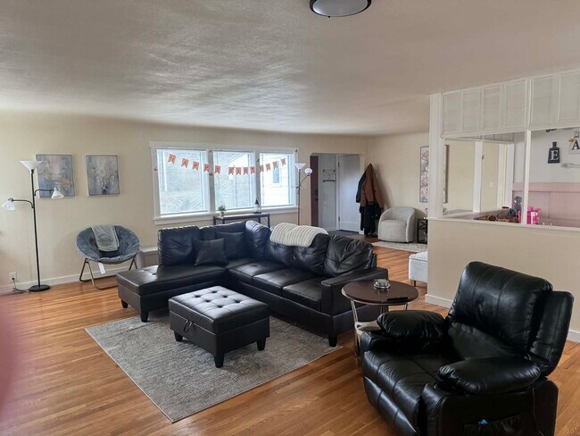 Foto del edificio - 1005 NE Duncan Ln