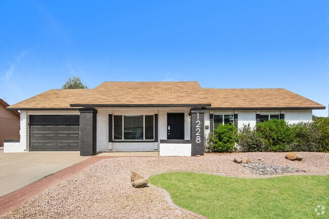 Building Photo - 1228 N Freestone Cir
