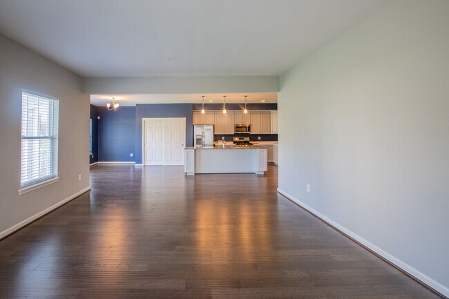 Foto del edificio - Stunning 4 BR/3.5 BA Single-Family Home in...