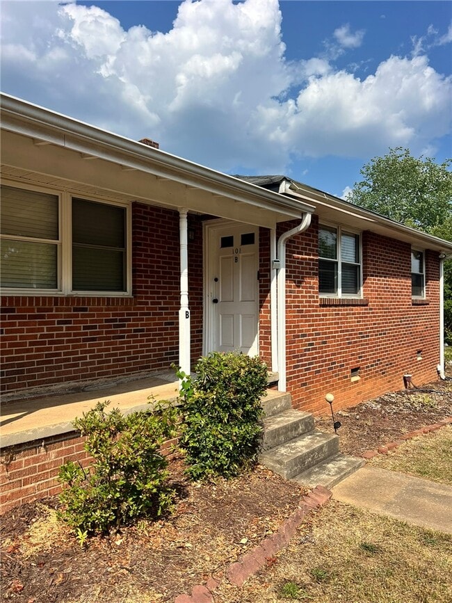 Building Photo - 101 Clinton Dr
