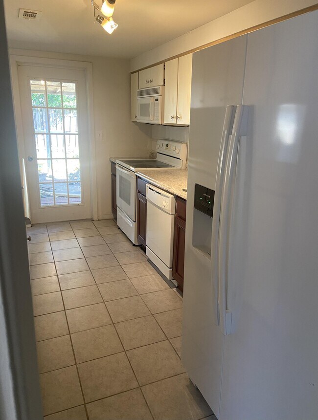 Building Photo - 65 N Capri Dr