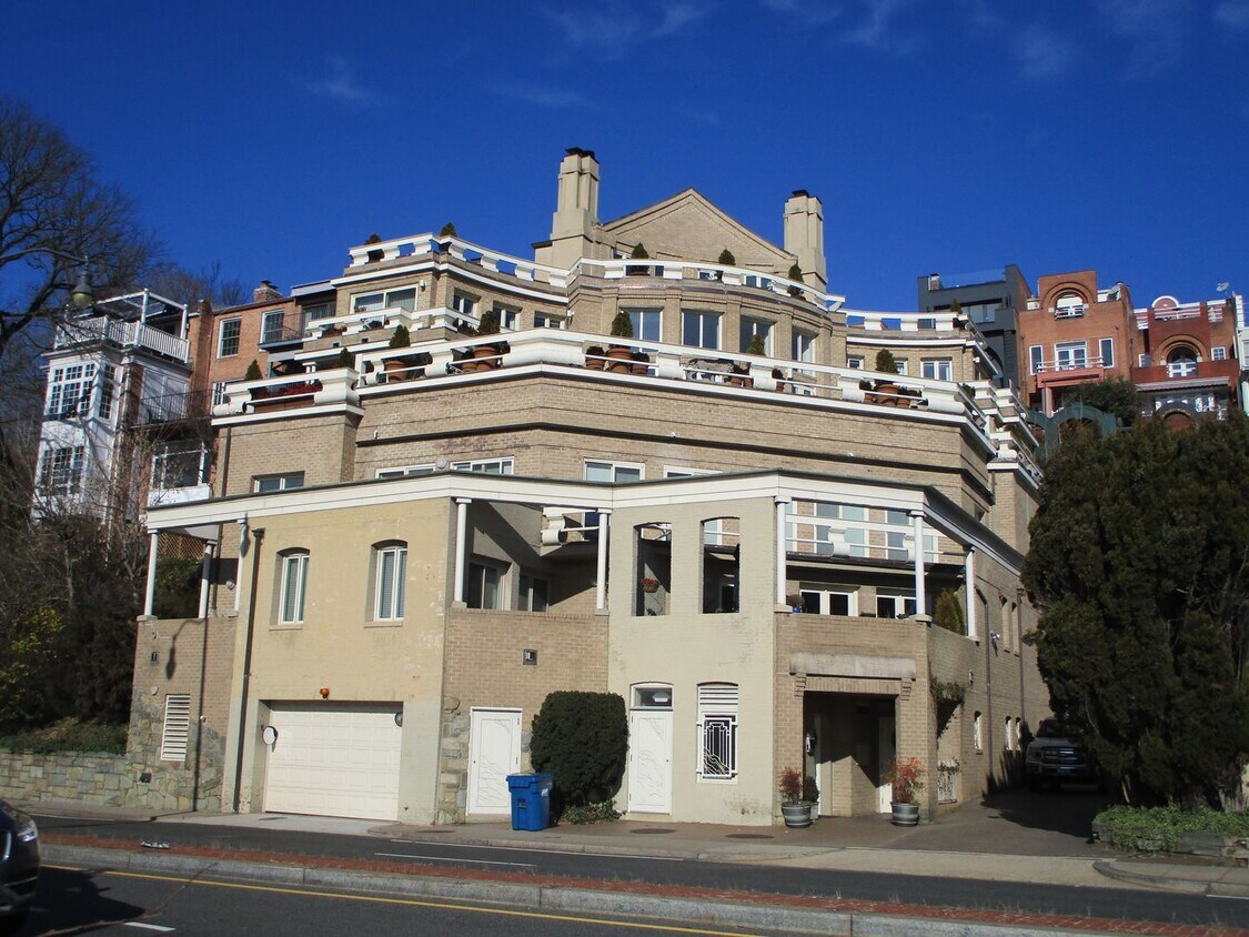 Primary Photo - Luxury 2 Bedroom 2 Bathroom Georgetown Apa...