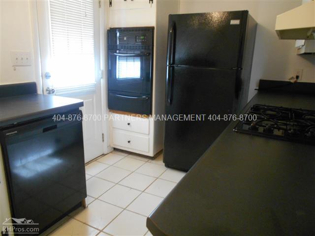 Foto del edificio - 3057 Pharr Court North Ct NW