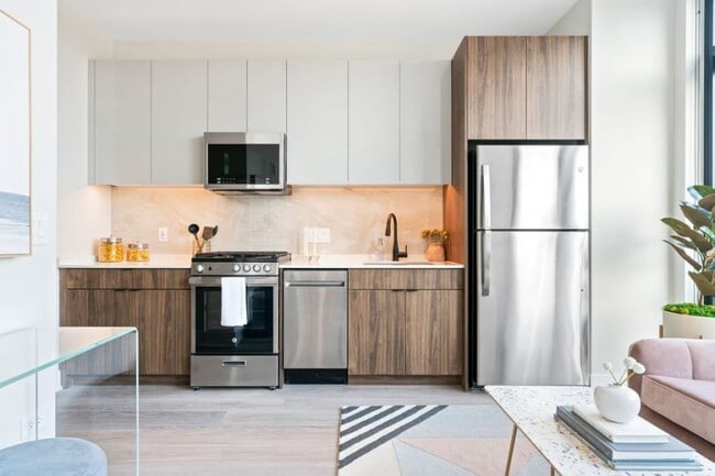 Photo - 1063 W Van Buren St Apartment