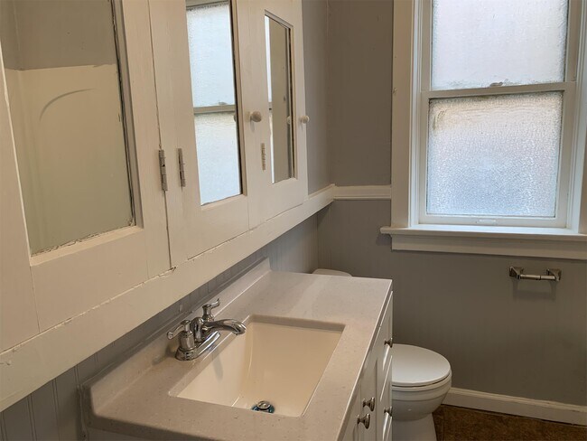 Building Photo - 3219 Delor St