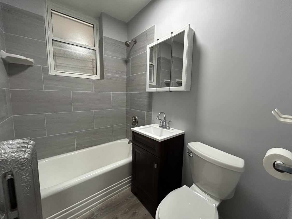 Building Photo - 6956 N Ashland Ave