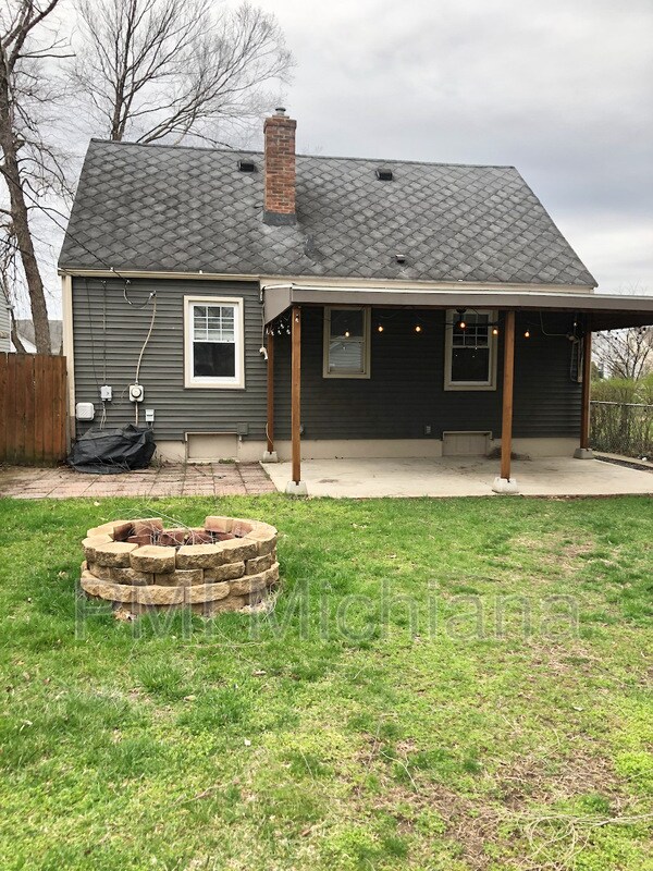 Foto del edificio - 2046 Hollywood Pl