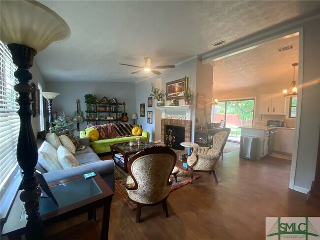 Foto del edificio - 102 Greenbriar Ct