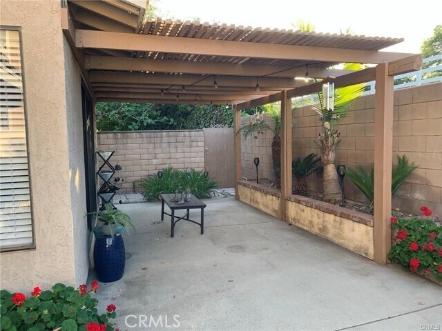 Foto del edificio - 8402 Cedarwood Ln