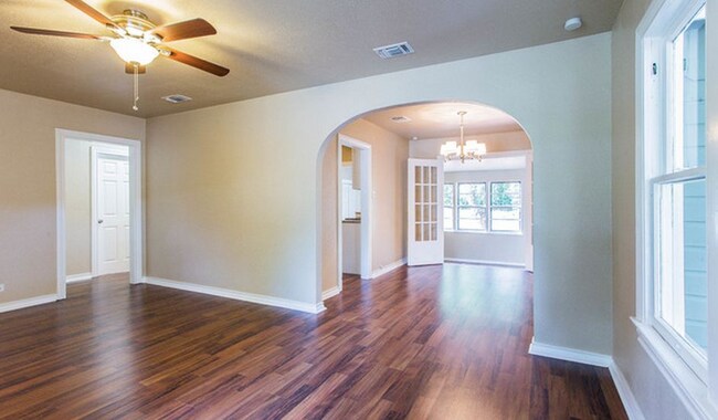 Building Photo - 406 Halliday Ave