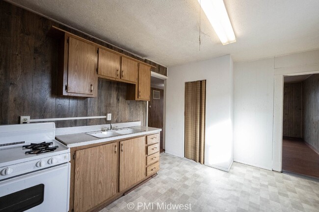 Building Photo - "Charming 1-Bedroom Retreat in Kokomo – Cozy 600 Sq Ft with Modern Comforts!"
