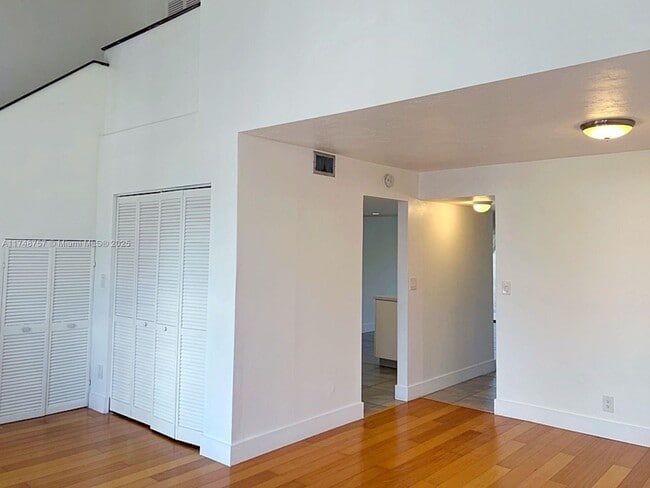 Building Photo - 535 N University Dr