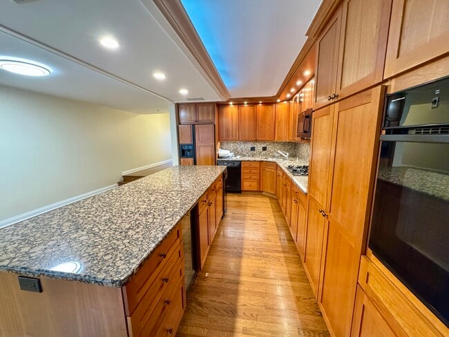 Building Photo - 1628 N Mohawk St