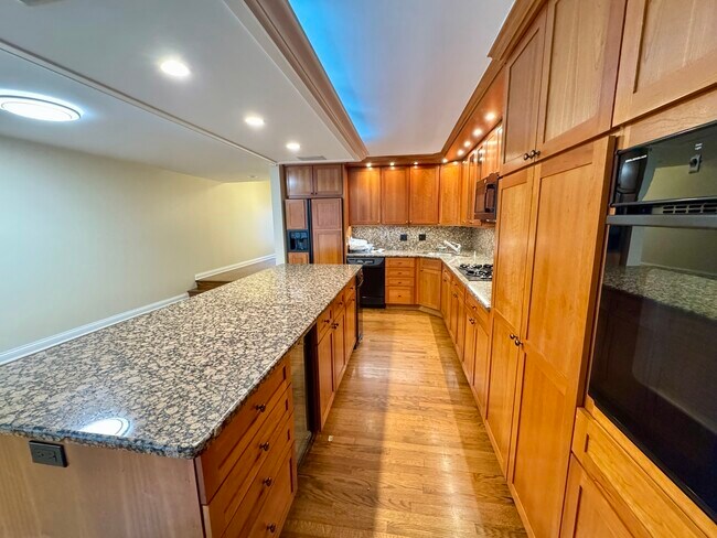 Foto del edificio - 1628 N Mohawk St