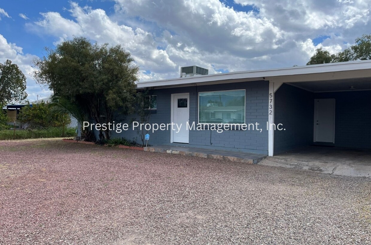 Primary Photo - Welcome to This Lovely 3/2.5 East Side Home!!