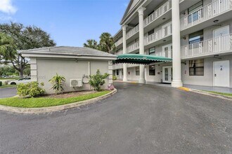 Building Photo - 1502 Whitehall Dr