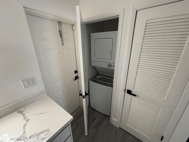 Foto del edificio - 880 SE 12th St